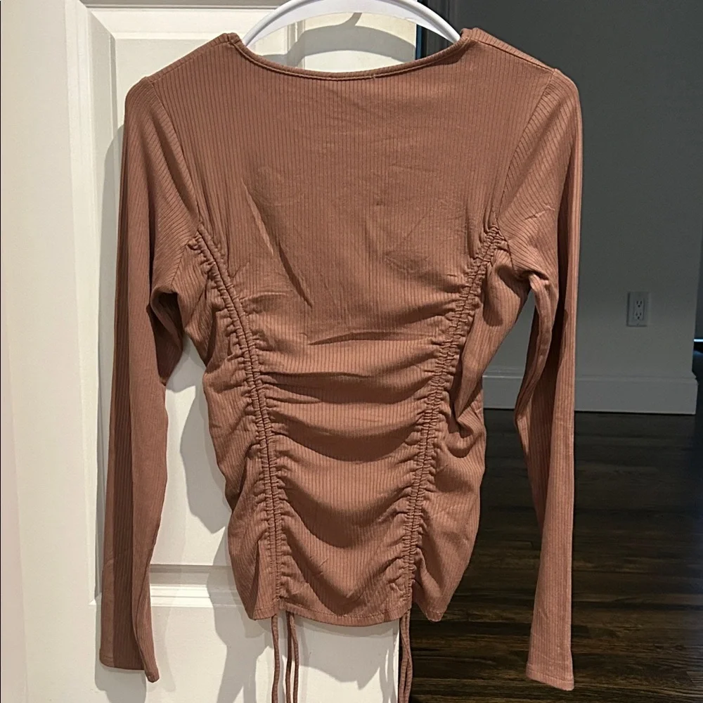 NWT Easel Ribbed & Ruched Drawstring Mocha/Tan Long Sleeve Top Size Small